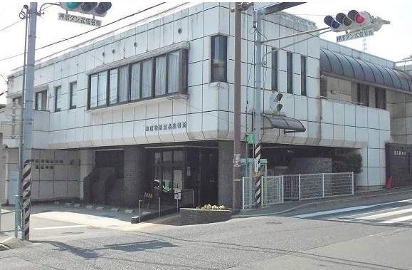 近くの東区役所温品出張所まで83m（徒歩2分）