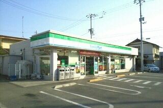 近くのファミリーマート古高松店さんまで540m（徒歩7分）