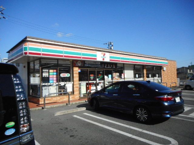 近くのコンビニまで750m（徒歩10分）