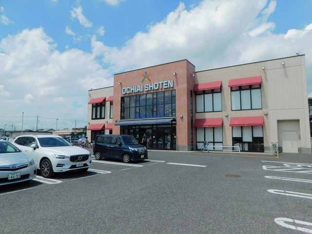 近くの落合書店まで1,300m(徒歩17分)