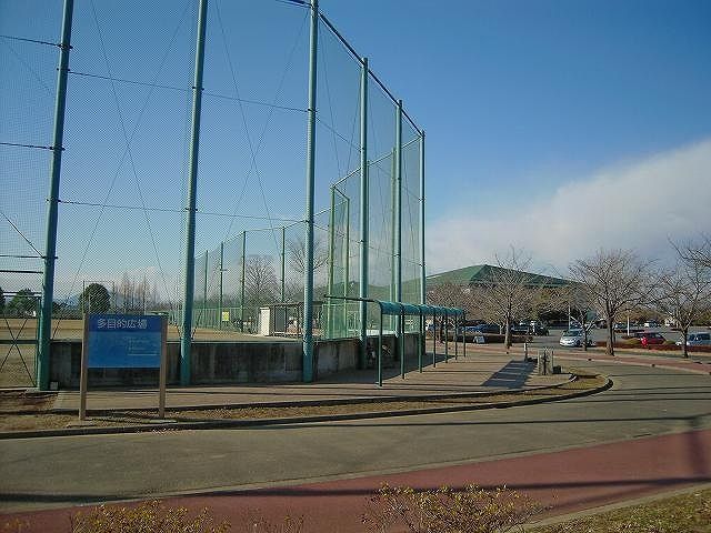 近くの石岡市運動公園まで1,300m（徒歩17分）