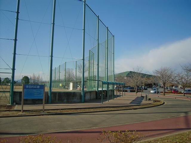 近くの石岡市運動公園まで1,300m（徒歩17分）