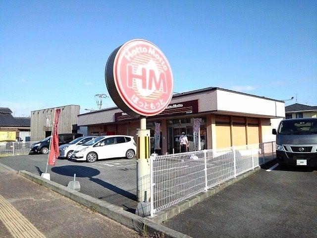近くの施設まで720m（徒歩9分）