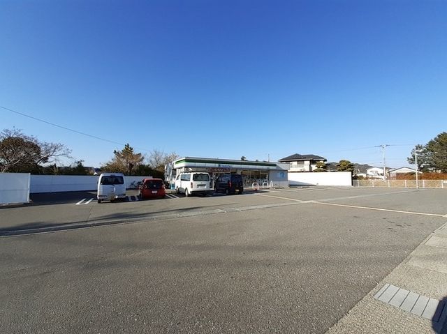 近くのファミリーマート 高知種崎店まで350m(徒歩5分)