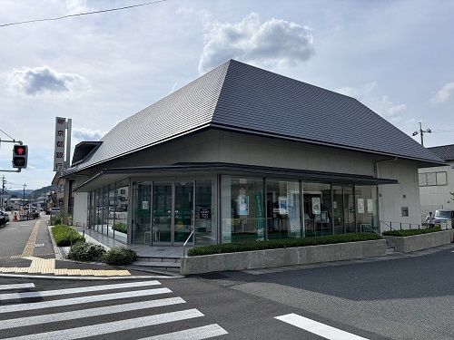 近くの京都銀行　園部支店まで1,600m（徒歩20分）