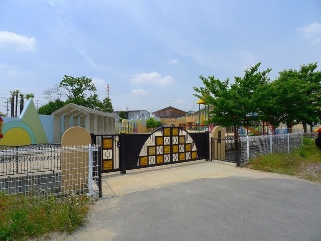 近くの育実こども園まで950m(徒歩12分)