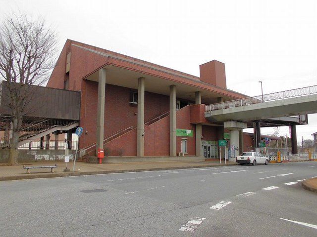 近くの関東鉄道常総線新守谷駅まで2,350m（徒歩30分）