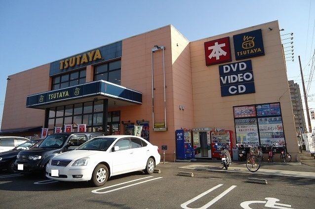 近くのＴＳＵＴＡＹＡ医大通り店まで1,600m（徒歩20分）