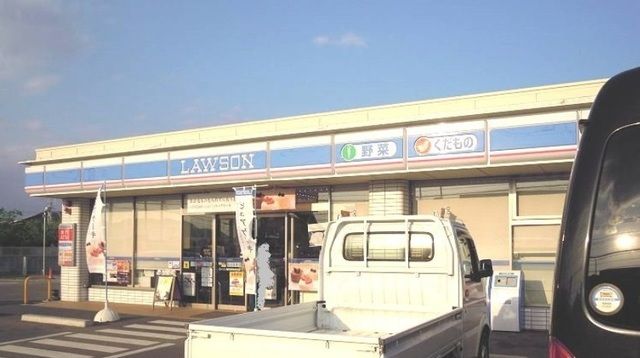 近くのローソン笛吹御坂成田店まで1,000m（徒歩13分）