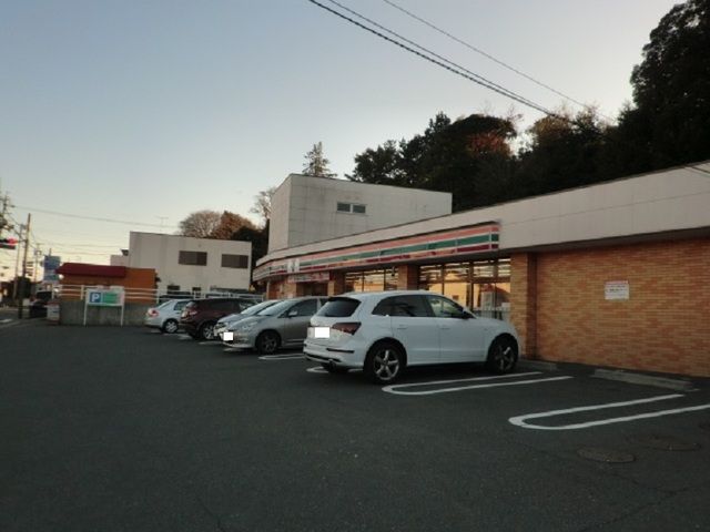 近くのコンビニまで650m（徒歩9分）