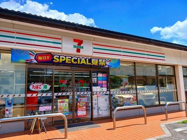 近くのセブンイレブン 深草大亀谷店まで450m(徒歩6分)
