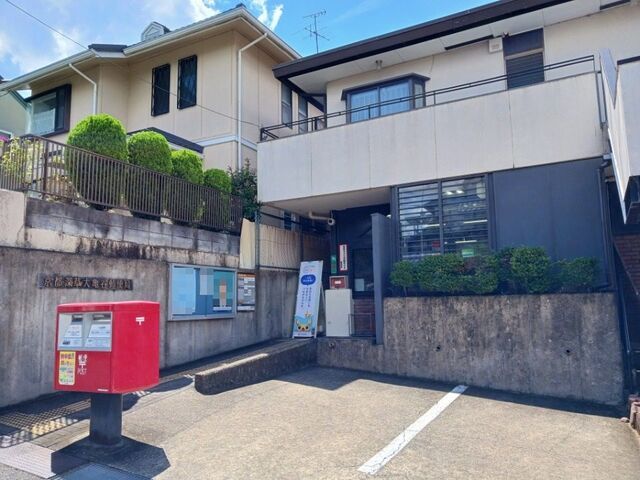 近くの京都深草大亀谷郵便局まで550m(徒歩7分)