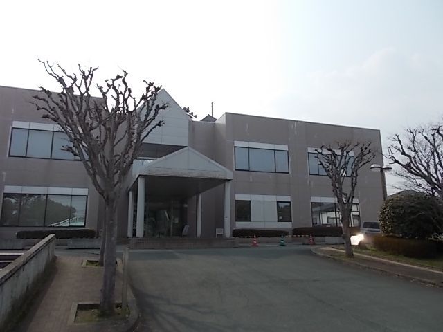 近くの役所まで750m（徒歩10分）