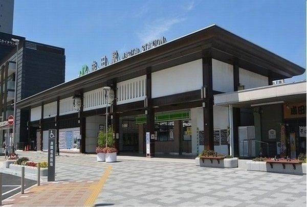 近くのJR成田駅まで750m(徒歩10分)