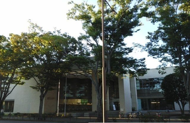 近くの成田図書館まで1,800m(徒歩23分)