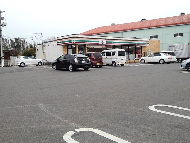 近くのセブンイレブン三潴田川店まで670m（徒歩9分）