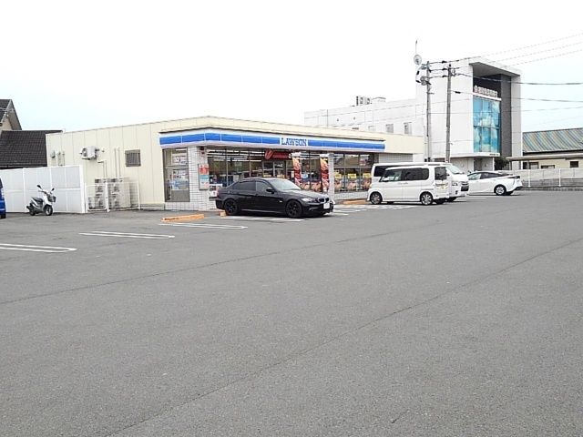 近くのコンビニまで660m（徒歩9分）