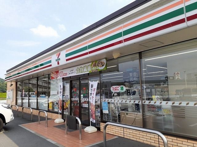 近くのセブンイレブンさんまで750m(徒歩10分)