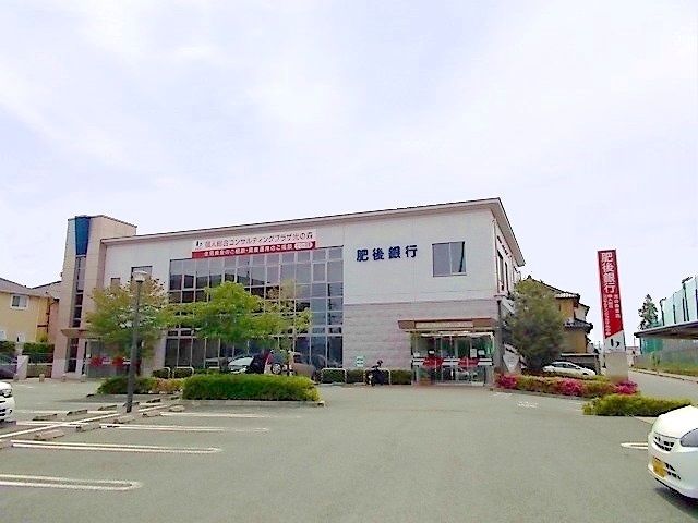 近くの銀行まで1,100m（徒歩14分）