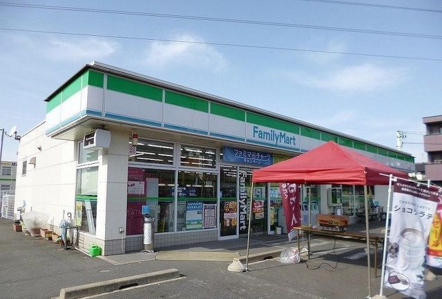 近くのファミリーマート間々乳観音前店まで300m（徒歩4分）