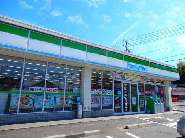 近くのファミリーマート桑名赤尾台店まで1,100m(徒歩14分)