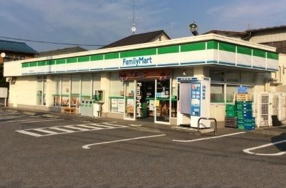 近くのファミリーマート所沢東新井町店まで280m（徒歩4分）