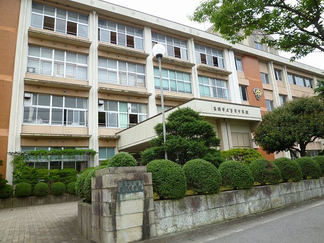 近くの芳野中学校まで700m（徒歩9分）