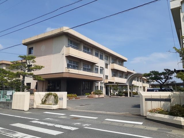 近くの岡山市立第二藤田小学校まで1,800m（徒歩23分）