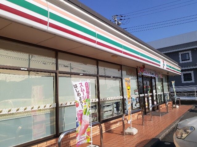 近くのセブンイレブン富士市石坂店まで500m(徒歩7分)