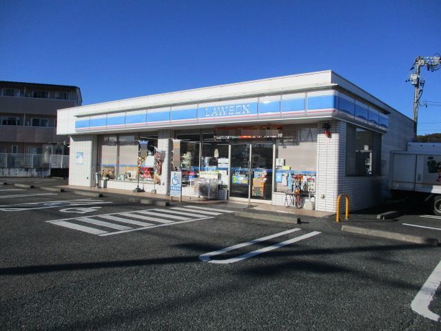 近くのコンビニまで550m（徒歩7分）