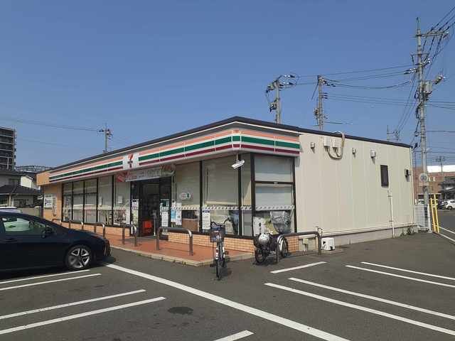 近くのコンビニまで1,400m（徒歩18分）