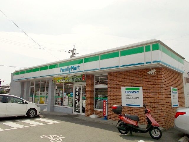 近くのコンビニまで650m（徒歩9分）