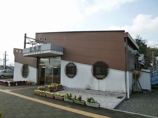 近くの大在駅まで1,100m(徒歩14分)
