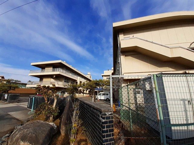 近くの小学校まで650m（徒歩9分）
