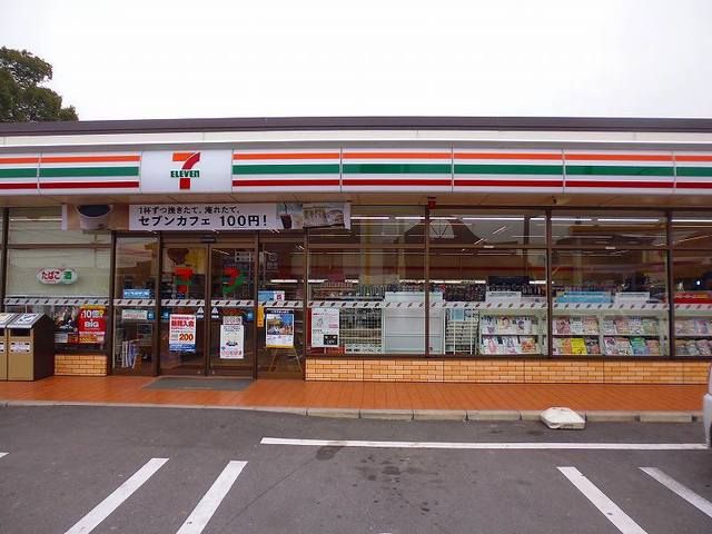 近くのコンビニまで450m（徒歩6分）