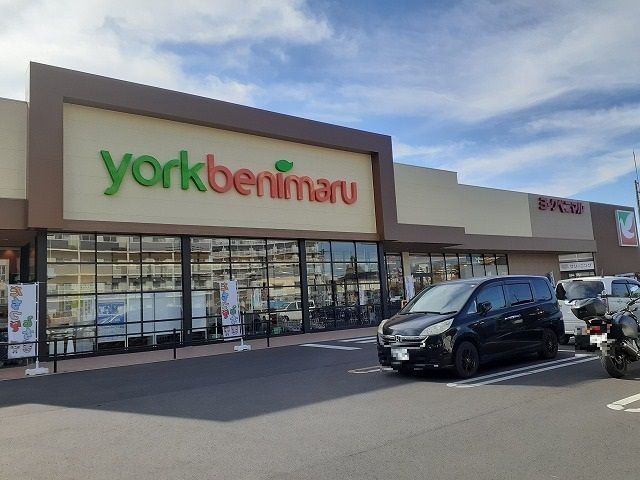 近くのヨークベニマル今泉店まで800m（徒歩10分）