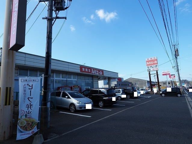 近くのスーパーまで750m（徒歩10分）