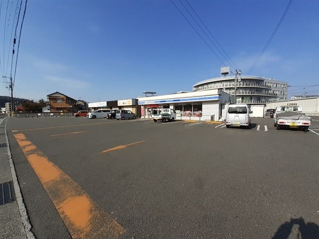 近くのローソン 高知船岡店まで1,000m(徒歩13分)