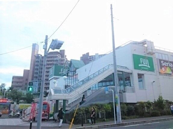 近くのフジスーパーまで1,280m（徒歩16分）