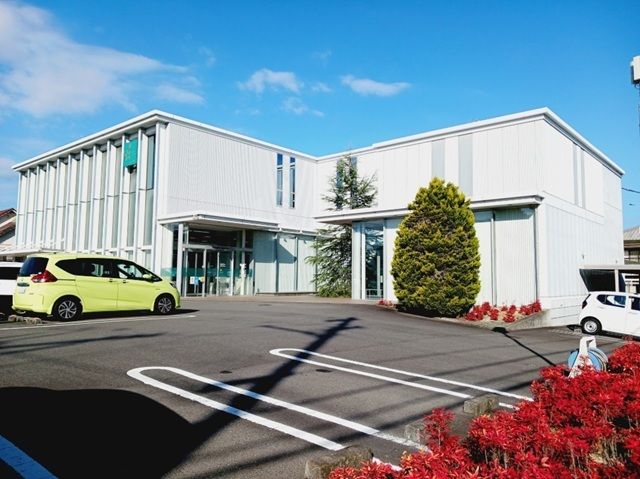 近くの伊予銀行森松支店様まで900m（徒歩12分）
