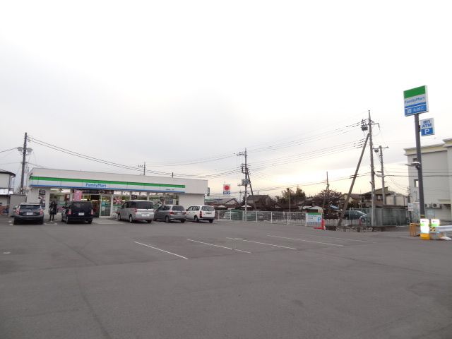 近くのファミリーマート駒生二丁目店まで650m（徒歩9分）