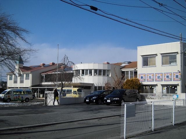 近くの駒生幼稚園まで300m（徒歩4分）