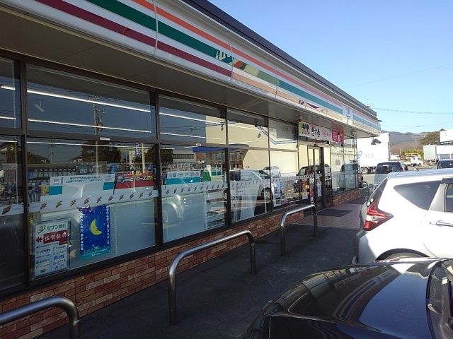 近くのコンビニまで660m（徒歩9分）