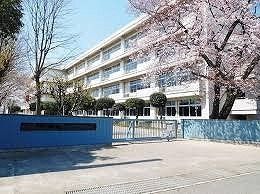 近くの上柴西小学校まで400m（徒歩5分）