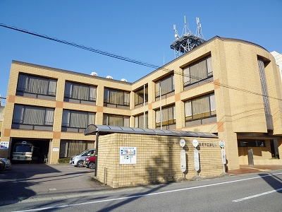 近くの可児図書館まで180m（徒歩3分）