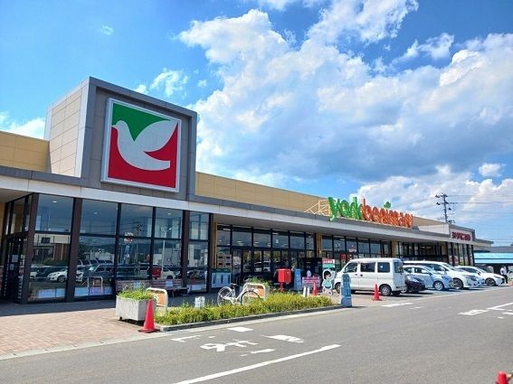 近くのヨークベニマル愛子店まで900m（徒歩12分）