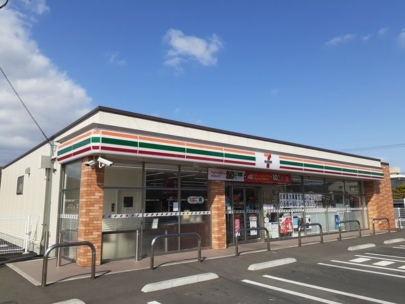 近くのセブンイレブン岡山東花尻店まで600m(徒歩8分)