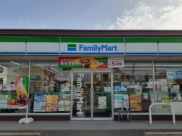 近くのコンビニまで400m（徒歩5分）