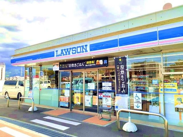近くのローソン岩出岡田店様まで550m（徒歩7分）