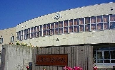 近くの真栄中学校まで700m（徒歩9分）